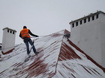 Odśnieżanie dachów, strącanie sopli