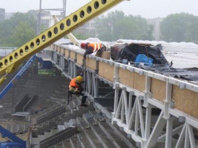 Montaż elewacji aluminiowej stadion MKS Cracovia